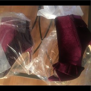 Bnwob Red Crshed Velvet open toed Booties